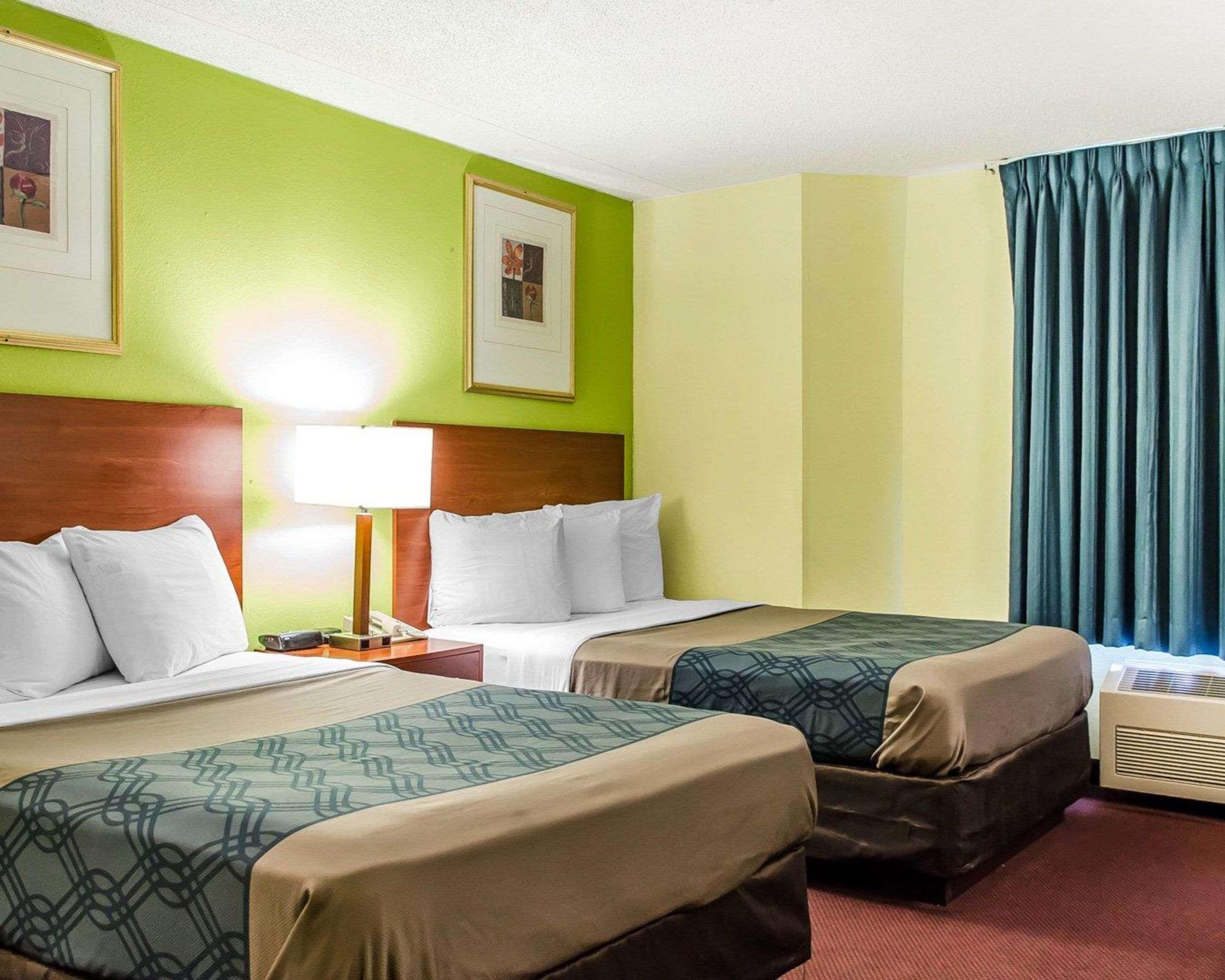 Econo Lodge Harrisburg/Hershey Bagian luar foto