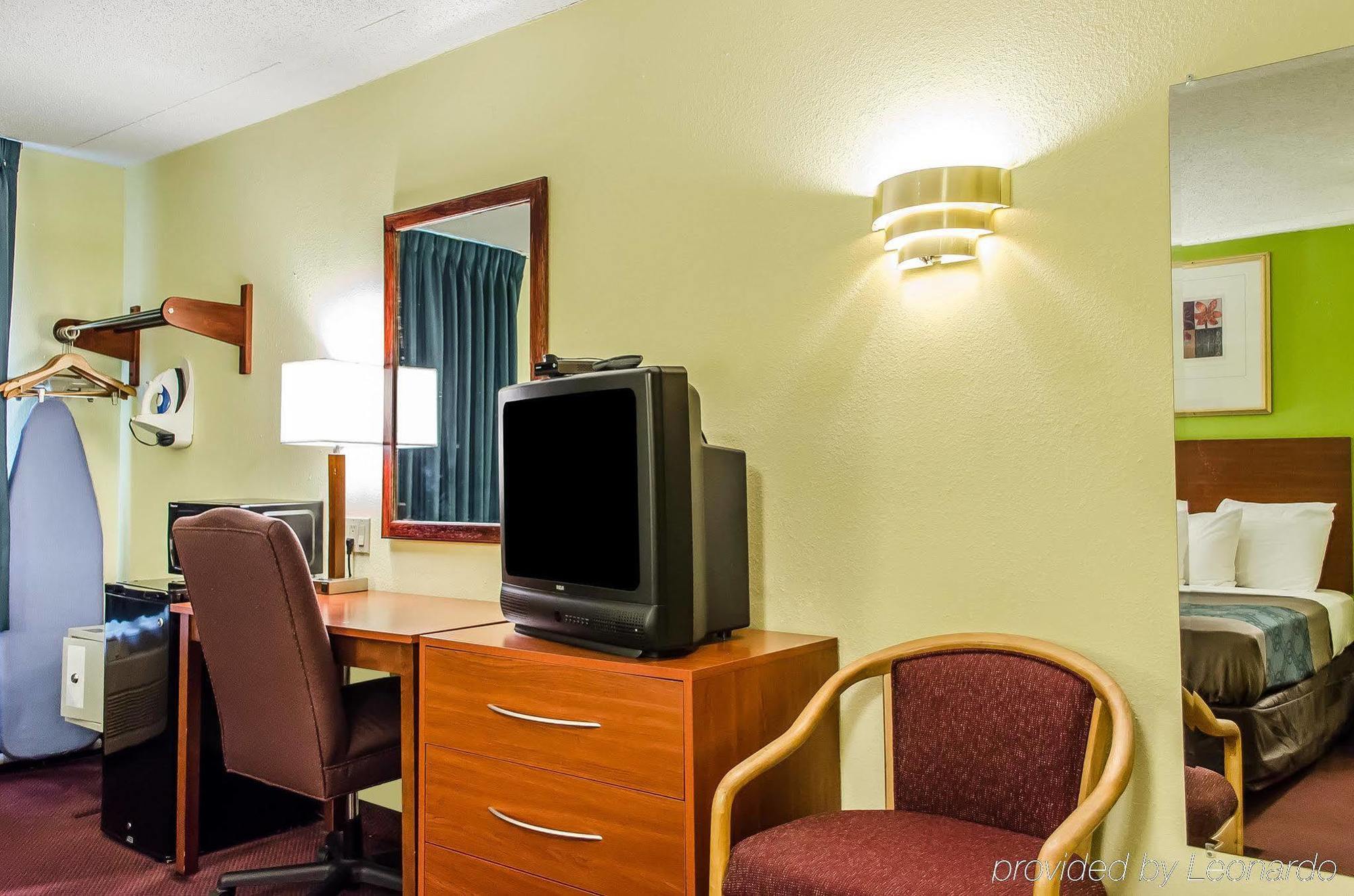 Econo Lodge Harrisburg/Hershey Bagian luar foto