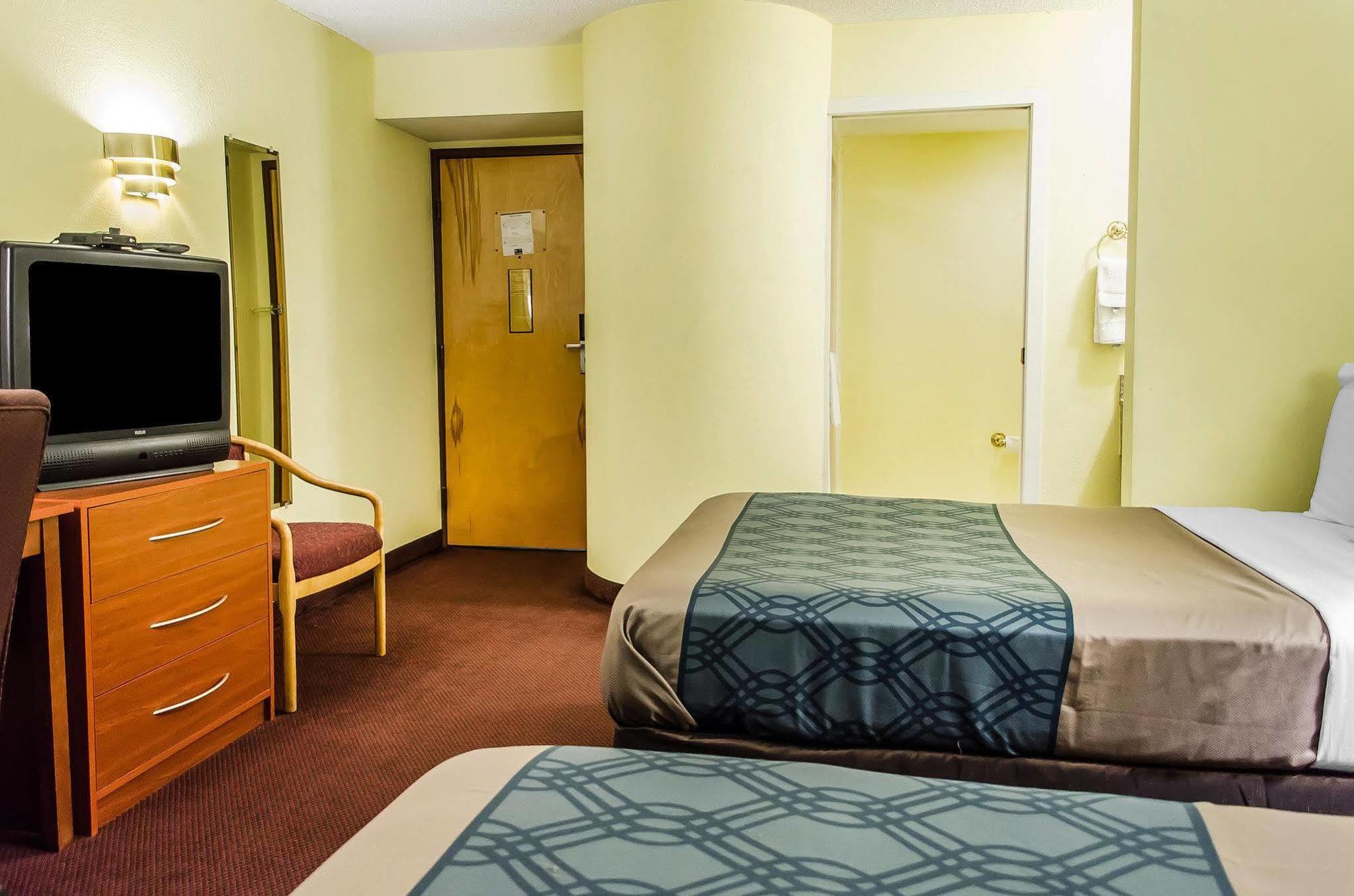 Econo Lodge Harrisburg/Hershey Bagian luar foto